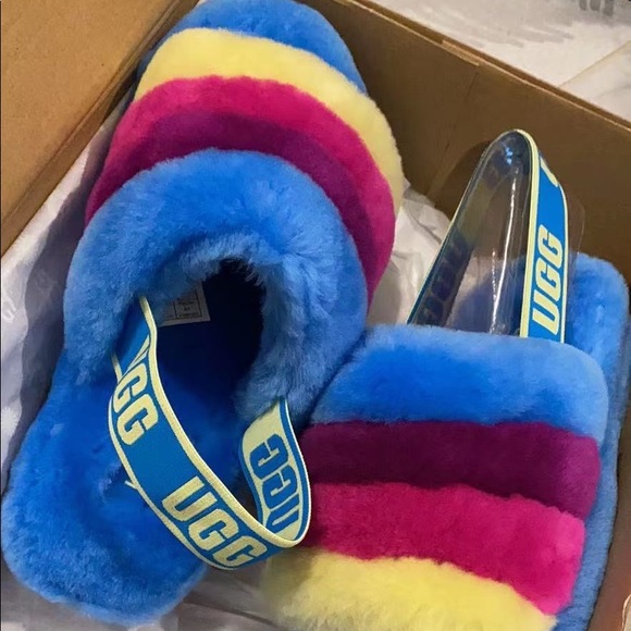 Ugg slippers size US6 - Picture 1 of 2